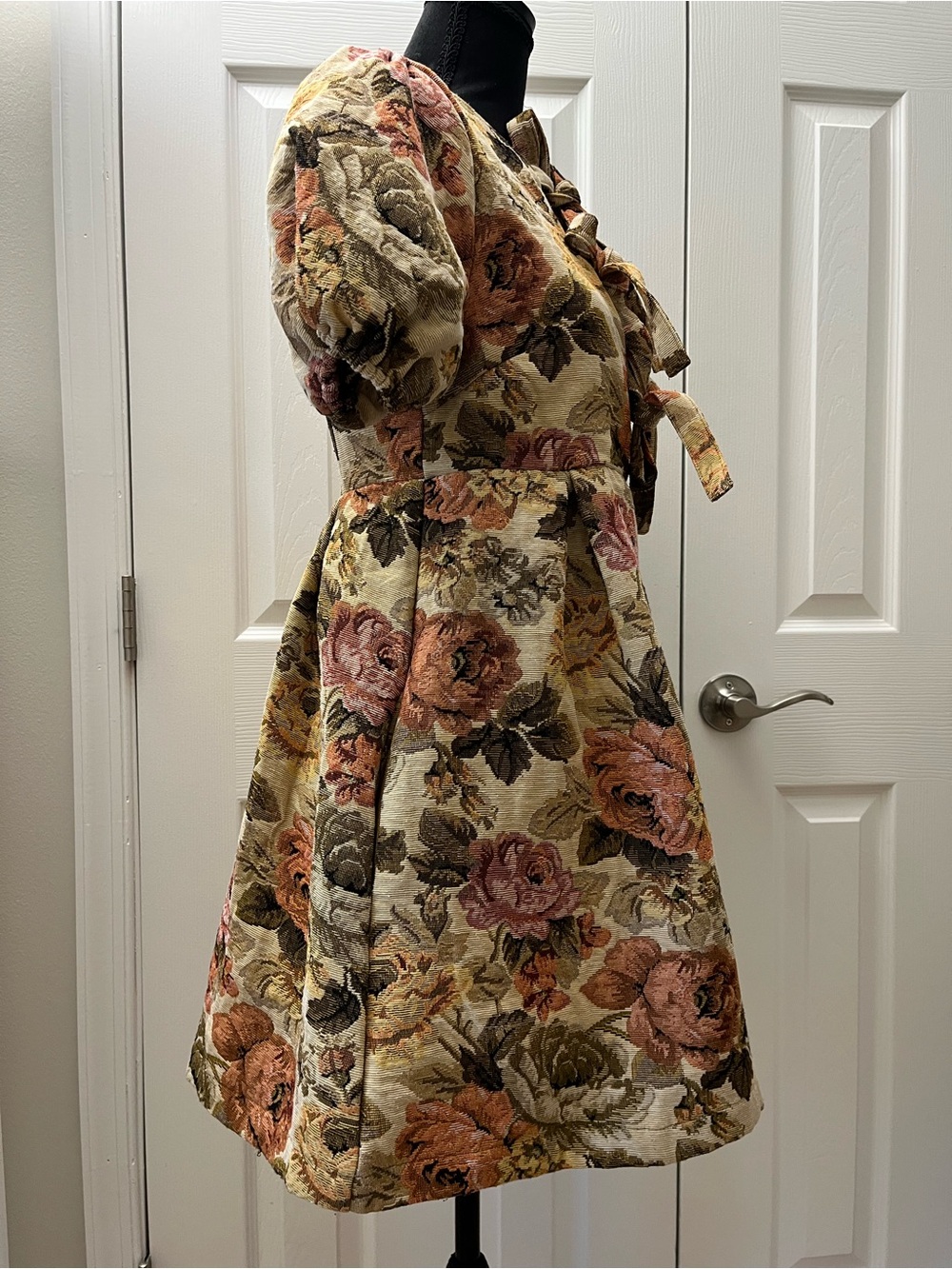 Jacquie Floral Tapestry Dress in Pink, Gold and Cream Sz S EUC - Picture 5 of 8